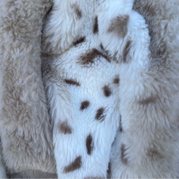 Soft Surroundings La Parisienne Faux Fur Accent Pillow Cover Snow Leopard 18x18 - Picture 4 of 9
